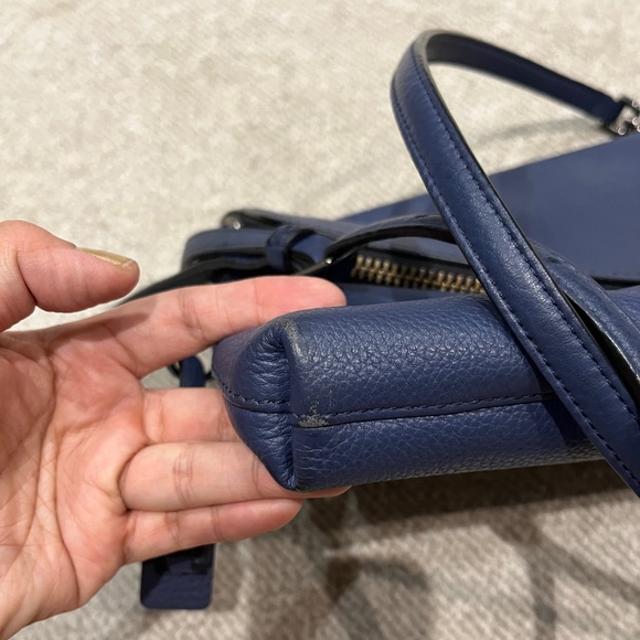 TUMI Leather Crossbody Shoulder Bag Personal Item Travel Purse Clutch RFID Safe - Picture 13 of 16